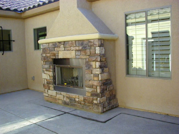 Оздоблення каміна декоративним каменем