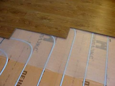 Водяна тепла підлога під ламінат